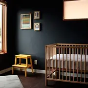 Дизайн детской комнаты: черные стены и яркие краски (фото)