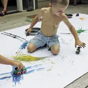 Джин Ван'т Хал: Детский рисунок. Вместо кисточки - мухобойка, мячик и еще 6 идей