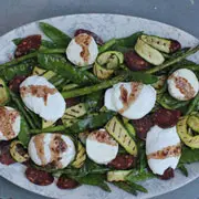 Сиба Мтонгана: Готовим по-новому: рецепт свиного окорока в глазури и теплый салат