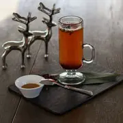 Горячие напитки: чай, ягоды, пряности. Как согреться без алкоголя