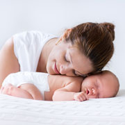 Желтуха новорожденных: причины и лечение
