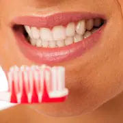Домашнее отбеливание зубов: плюсы и минусы
