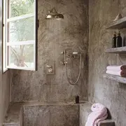 Ремонт ванной. Отделка стен, душевое ограждение, мебель: натуральные материалы