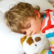 Укладывать спать днем после 3 лет или нет? Смотрите на поведение ребенка