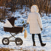 Как выбрать прогулочную коляску для зимы