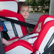 В машине с детьми: советы для комфортных поездок