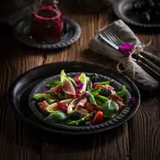 Анжелика Зоркина: 2 необычных салата: креветки, хамон, малина и ежевика