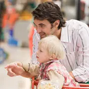 Как ходить с ребёнком за покупками?
