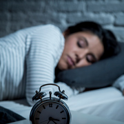 Почему вредно долго спать в выходные? 5 привычек, которые мешают здоровому сну