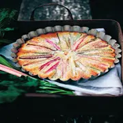 Линда Ломелино: С чем испечь пирог в начале лета? С ревенем: рецепты пирогов