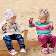Наталья Барложецкая: Ребенок кусается, не делится игрушками и кидается песком: что делать?