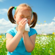 Почему так много детей-аллергиков в развитых странах?