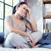 Депрессия при менопаузе: как пережить гормональные 