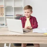 Ребенок прогуливает школу, хамит и сидит в компьютере по ночам