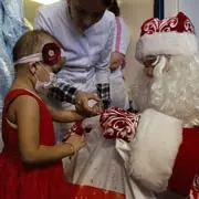 Стать Дедом Морозом: 12 адресов, где ждут подарков к Новому году