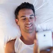 Шон Стивенсон: Синий свет смартфонов и планшетов крадет ваш ночной сон