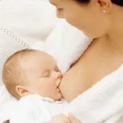 Грудное вскармливание и сон с ребенком: что они дают маме и малышу
