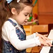 Как выбрать для ребенка педагога музыки? 