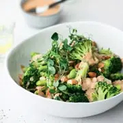 Постный салат из брокколи и запеченный лосось: рецепты красоты