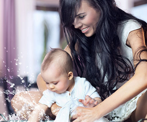 Купание новорожденных и грудничков выбор детского мыла правила выполнения процедуры и советы