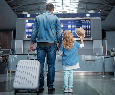 Выезд ребенка за границу без родителей: документы и услуги авиакомпаний