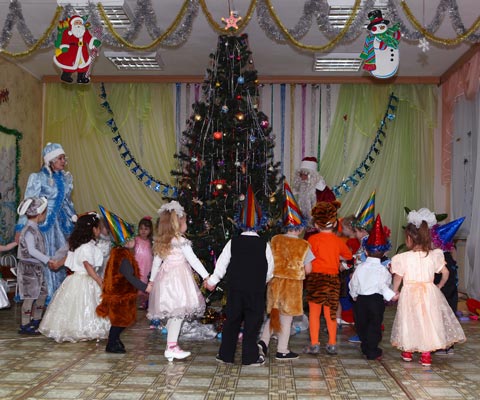 Ребенок боится выступать на утреннике в детском саду: что делать?