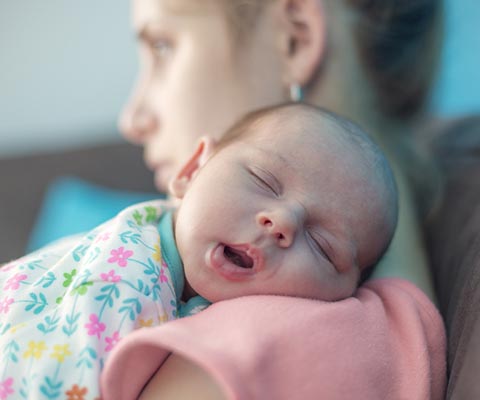 Грусть, тревога, усталость после родов – что это, если не послеродовая депрессия?