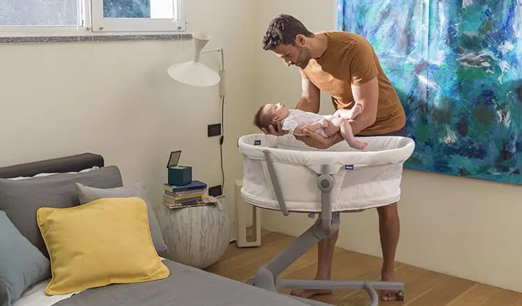 Как купить кроватку для новорожденного: приставная кроватка и кроватка-стульчик