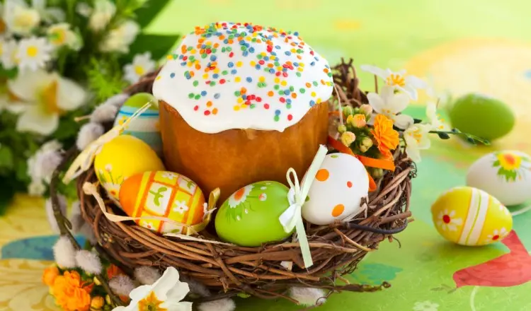 Праздничный стол на Пасху: яйца в гнездах и куличи… в яйцах!