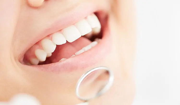 Что грозит зубам и деснам после 40 лет?