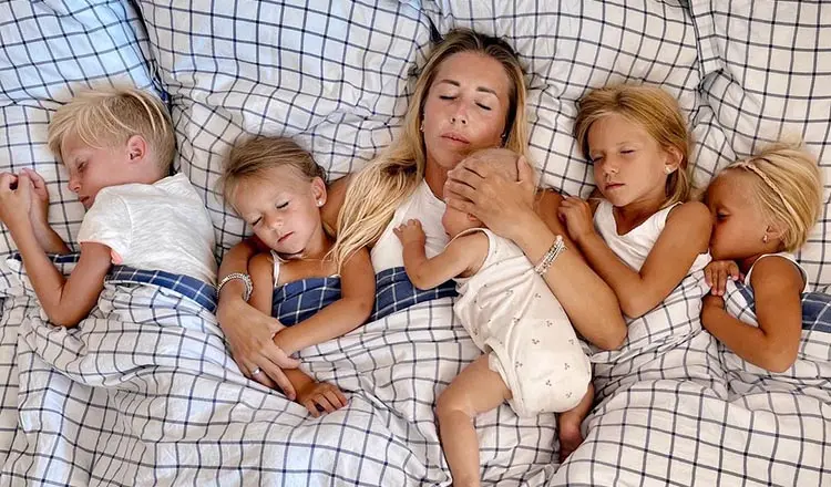 Мама пяти детей: каждый засыпает в своей кровати!