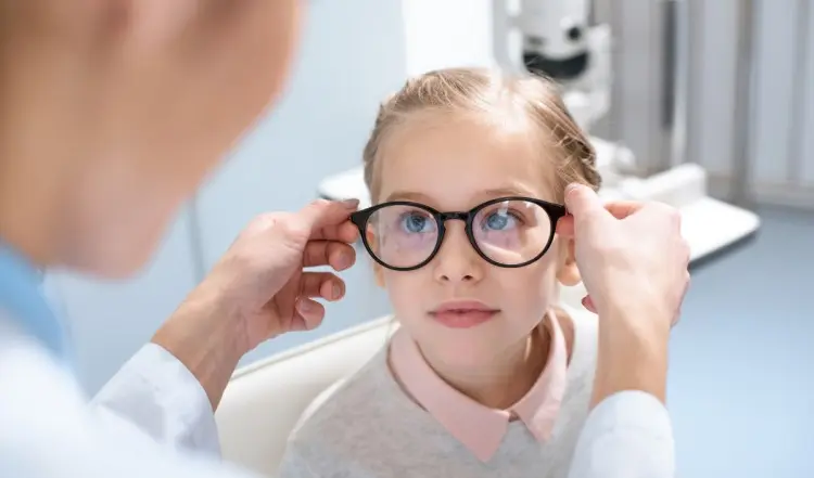 Чек-лист молодой мамы: что нужно знать о глазных патологиях у детей
