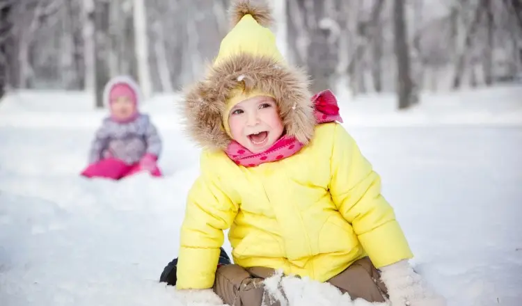 Особенности выбора детского зимнего гардероба: советы профессионала