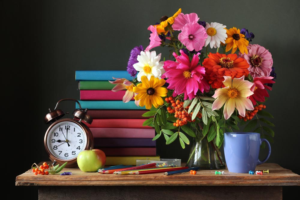 Букет цветов директору школы