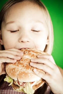 Избыточный вес у детей: причины, профилактика и лечение