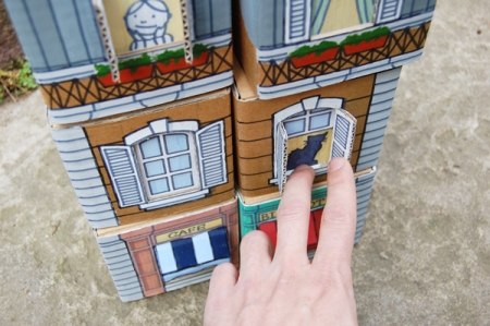 Игрушки своими руками: домик из картона - с мансардой, кафе и кошкой