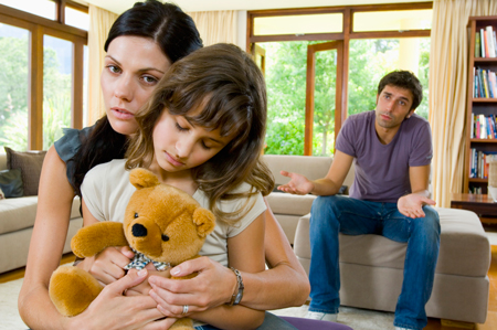Проблемы в семье. Жить ли вместе ради ребенка? Чем опасны бабушки?