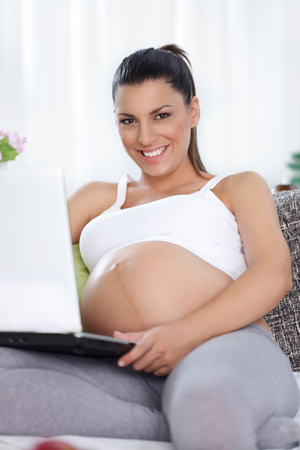 Беременность, роды, первый год: обзор мобильных приложений