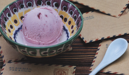 Земляничное мороженое с розовым перцем