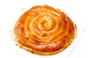 Рецепт пирога с луком-пореем – болгарская баница. Сытно и красиво!