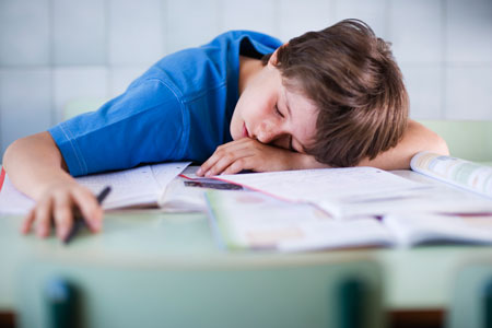Недостаток сна у детей: снижение интеллекта, ожирение и гиперактивность