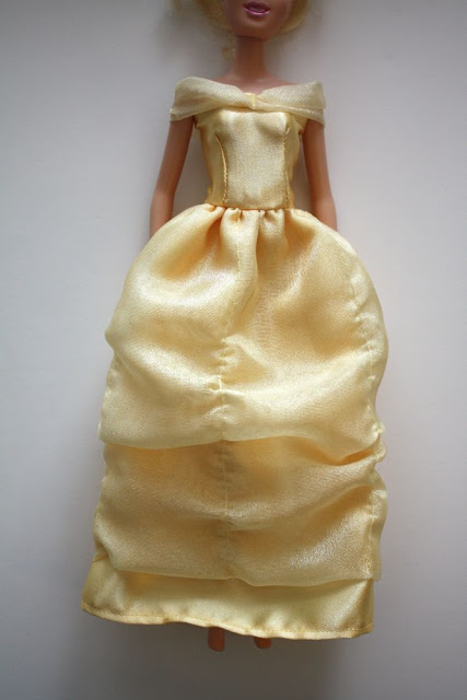 Платья для кукол из фантиков