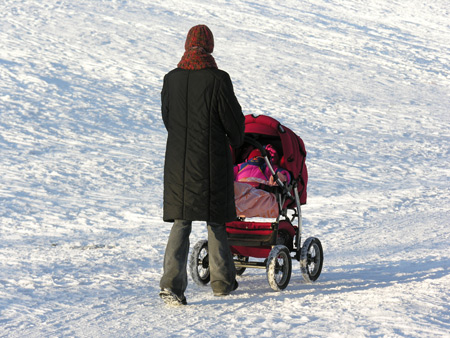 Детские коляски зимой: люльки, трансформеры, прогулки. За и против