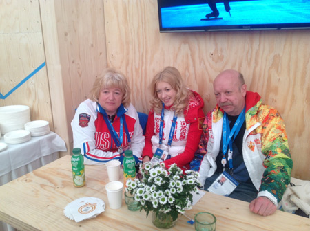 Фигуристка Екатерина Боброва с родителями
