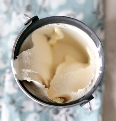 Домашнее мороженое: ванильное классическое и сорбет с малиной