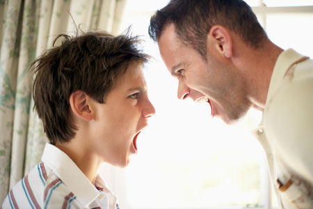 Что делать, если вы столкнулись с неуважением со стороны подростка: советы психолога для родителей