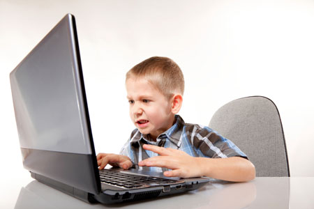 32% россиян признались, что им очень сложно помогать детям с онлайн-учёбой