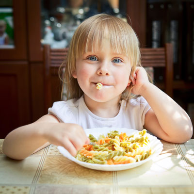 Детское меню: как приучить ребенка есть взрослую пищу