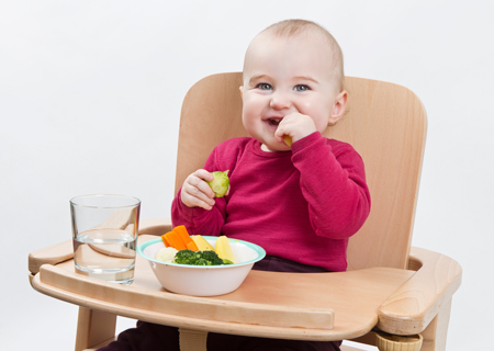 Ребенок в 2 года не ест с общего стола