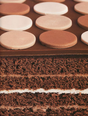 Шоколадный торт в горошек: десерт для вечеринки своими руками